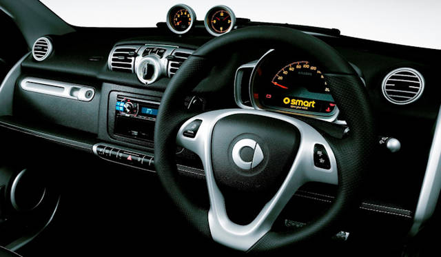<strong>smart fortwo coupe BRABUS Xclusive<br />スマート フォーツー クーペ ブラバス エクスクルーシブ</strong>