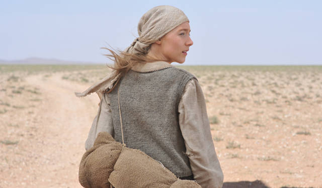 <strong>MOVIE│『ウェイバック -脱出6500km-』</strong>　ポーランド人の少女を演じるのはシアーシャ・ローナン。　 ©2010Siberian Productions,LLC