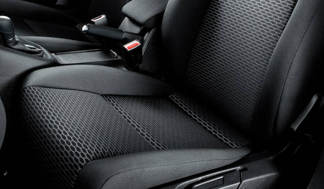 <strong>Volkswagen Golf TSI Trendline Meister Edition｜<br />フォルクスワーゲン ゴルフ TSIトレンドライン マイスターエディション</strong><br />フロントのファブリックシート