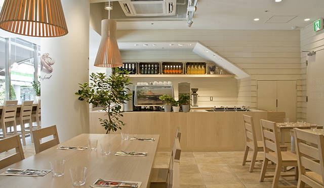 <strong>デイルズフォード・オーガニック 青山店</strong>　