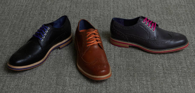 <strong>COLE HAAN｜コール ハーン</strong><br />スタイリスト池田尚輝さんが2番目に着用した「クーパースクエア ウィングチップ」。この靴は、リッチレザーを使用した5アイ・ロングウィング。メダリオン入りのフルブローグだ。見た目はドレス仕様でありながら、“ルナロン・ソックライナー”により、究極のクッショニングを実現している。各4万4100円