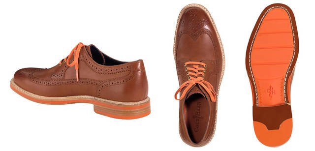 <strong>COLE HAAN｜コール ハーン</strong><br />クラシックな表革のウィングチップに、ウッドとオレンジのソールが映える。ヒールがあるので、よりドレスアップした着こなしにも対応。「クーパースクエア ウィングチップ」 4万4100円