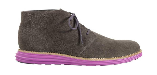 <strong>COLE HAAN｜コール ハーン</strong><br />チャッカブーツとルナソールを組み合わせた「ルナグランド チャッカ」。「この靴には、腰まわりにボリュームのあるジョッパー型パンツで、丈が少し短めのものなど、よく似合いそうですね。そこにニットアウターやスタジャンのようなアウターも合いそう。靴の質感をフィーチャーして、ナイロンパンツのようなアイテムを合わせて、異素材の組み合わせを楽しんでもいいですね」と、スタイリスト池田さん。「ルナグランド チャッカ」 4万4100円