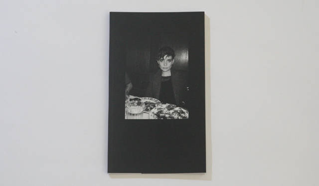 　アイオのホームタウンであるニューヨークで昨年末に撮影された写真集は、彼女のミューズでもあるカミラや交友関係で構成されており、その自然体の表情からは躍動感とニューヨークの空気感を感じられる作品に仕上がっている。　「LOOK MA’, NO HANDS」 2100円