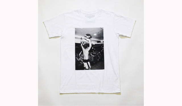  いまでは伝説となっている、ニューヨーク中心部の地下で毎週金曜日の夜におこなわれていた、違法ボクシング試合を撮りおろした作品がプリントされている　Tシャツ 9975円