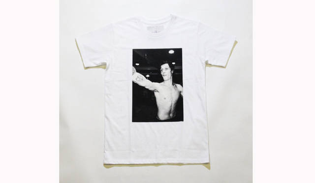  いまでは伝説となっている、ニューヨーク中心部の地下で毎週金曜日の夜におこなわれていた、違法ボクシング試合を撮りおろした作品がプリントされている　Tシャツ 9975円