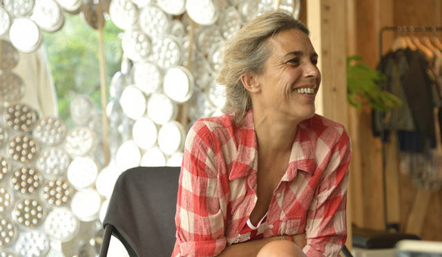 <strong>ISABEL MARANT｜イザベル・マラン</strong>　「私はデザイナーという職業が大好きで、自分のスタイルを発表すること、それをエンドユーザーに着てもらうこと、そのすべてがデザイナーの仕事だと思っています」（イザベル・マラン）