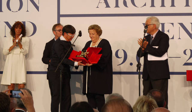 <strong>JAPAN FOUNDATION｜国際交流基金</strong>　第13回ヴェネチア・ビエンナーレ国際建築展　授賞式　© Japan Foundation Photographs by HATAKEYAMA Naoya