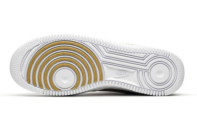 <strong>NIKE SPORTSWEAR｜ナイキ スポーツウェア</strong>　「NIKE AIR FORCE 1」30周年記念モデル「NIKE AIR FORCE 1 LOW SUPREME」