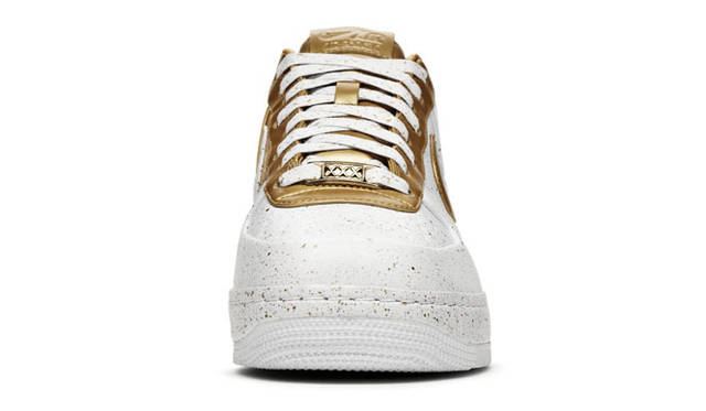 <strong>NIKE SPORTSWEAR｜ナイキ スポーツウェア</strong>　「NIKE AIR FORCE 1」30周年記念モデル「NIKE AIR FORCE 1 LOW SUPREME」
