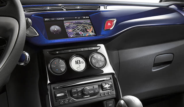 <strong>Citroen DS3 cabrio｜シトロエン DS3 カブリオ</strong>