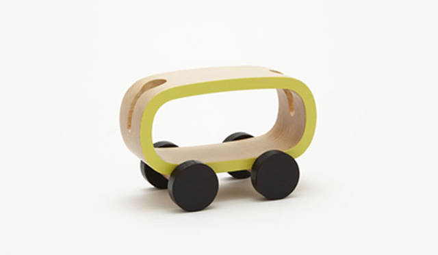 <strong>酒井産業</strong>　子ども向け木製品ブランド「buchi」　[くるま] 対象年齢：3歳　サイズ：［単体］130×67×88mm　素材：カエデ