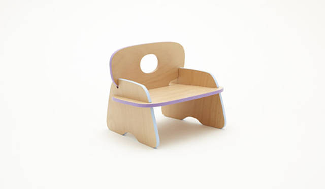 <strong>酒井産業</strong>　子ども向け木製品ブランド「buchi」　[いす] 対象年齢：1歳から3歳　組み立て時 375×290×300mm　素材：ブナ合板