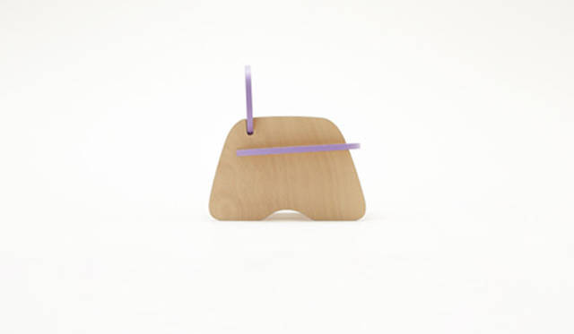 <strong>酒井産業</strong>　子ども向け木製品ブランド「buchi」　[いす] 対象年齢：1歳から3歳　組み立て時 375×290×300mm　素材：ブナ合板