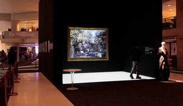 <strong>ＡＲＴ｜ミハラヤスヒロ　パリで好評を博したインスタレーションが日本公開</strong>　2012年春夏パリコレクションの期間中に、ルーヴル美術館の地下にあるCarrousel du Louvre（カルーゼル・デュ・ルーヴル）で開催された。