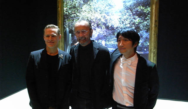 <strong>ＡＲＴ｜ミハラヤスヒロ　パリで好評を博したインスタレーションが日本公開</strong>　右から三原康裕、パオロ・ロベルシ、ブライアン・アダムス
