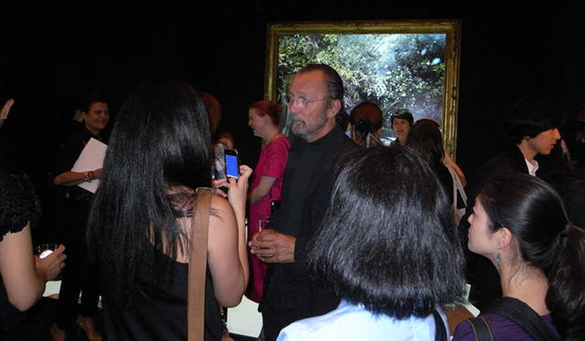 <strong>ＡＲＴ｜ミハラヤスヒロ　パリで好評を博したインスタレーションが日本公開</strong>　パオロ・ロベルシは、イタリア・ラベンナ出身のファッションフォトグラファー。80年代からパリを拠点に欧州各国版のヴォーグ紙、ハーパース・バザー紙で活躍。また、数多くのブランド広告の仕事でも知られている。