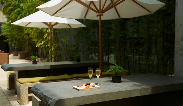 <strong>グランド ハイアット 東京 江戸前寿司「六緑」</strong>　「寿司屋の和テラス」の全景