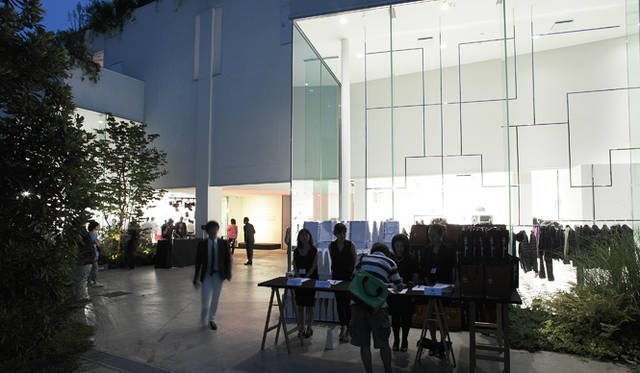 <strong>CoSTUME NATIONAL｜コスチューム・ナショナル</strong>　コスチューム・ナショナルのフラッグシップショップ、「CoSTUME NATIONAL Aoyama Complex」