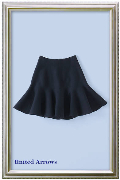 ペプラムシルエットは今年も継続トレンド。おとなの女性にこそ穿きこなしてほしい一着。<br /><br />スカート　9万2400円（PIECE D.ANARCHIVE｜ピエス ダナルシーヴ／ユナイテッドアローズ 原宿本店 ウィメンズ館）<br /><br />ユナイテッドアローズ 原宿本店 ウィメンズ館<br />東京都渋谷区神宮前2-31-12 B1-1F<br />Tel. 03-3479-8176