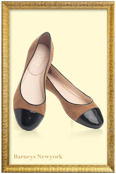 濃いめのベージュとパテントのブラックのコンビネーションは、足もとを綺麗に、上品に仕上げてくれる。　<br /><br />フラットシューズ　2万5200円（BARNEYS NEW YORK｜バーニーズ　ニューヨーク／バーニーズ　ニューヨーク銀座店）<br /><br />バーニーズ　ニューヨーク銀座店<br />東京都中央区銀座6-8-7<br />Tel.03-3289-1200<br />