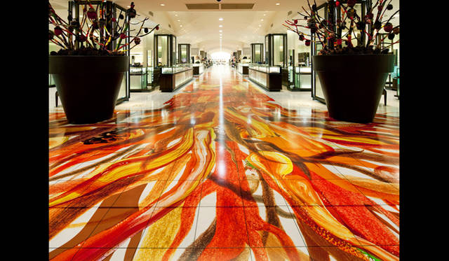 <strong>EVENT｜DESIGNEAST03 国際的なデザインがうまれる状況をデザインする試み</strong> TYMOTE｜あらたな試みとして、ゲスト／公募のスピーカーがさまざまな自説を論じる場「SPEAKER CORNER」を実施。数組のスピーカーがおなじ会場で同時に持論を主張し、来場者は自分の興味ある話題をえらび、議論に参加する。