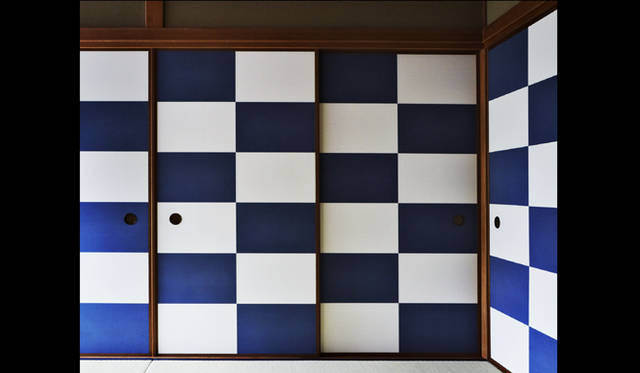 <strong>EVENT｜DESIGNEAST03 国際的なデザインがうまれる状況をデザインする試み</strong> かみ添｜出演者にまつわる書籍販売、デザイナー自らが販売ブースに立つ「SHOP」。また、デザインイースト実行委員がセレクトした商品を販売する「DESIGNEAST selection」も出店する。