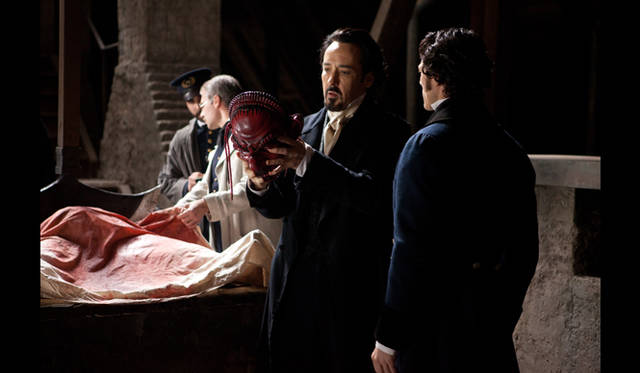 <strong>MOVIE｜『推理作家ポー 最期の5日間』</strong>　©2011 Incentive Film Productions, LLC. All rights reserved.