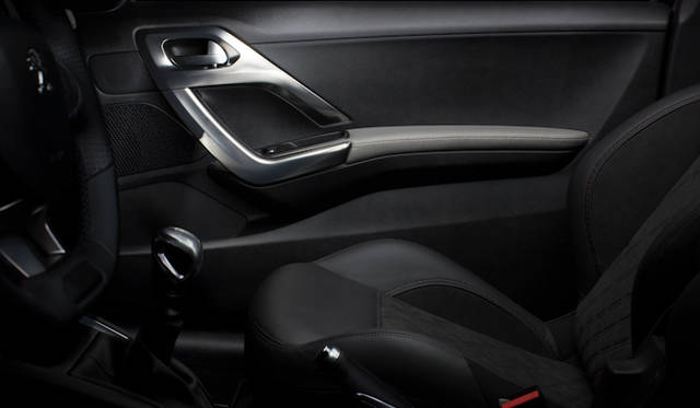 <strong>Peugeot 208 XY｜プジョー208 XY</strong>