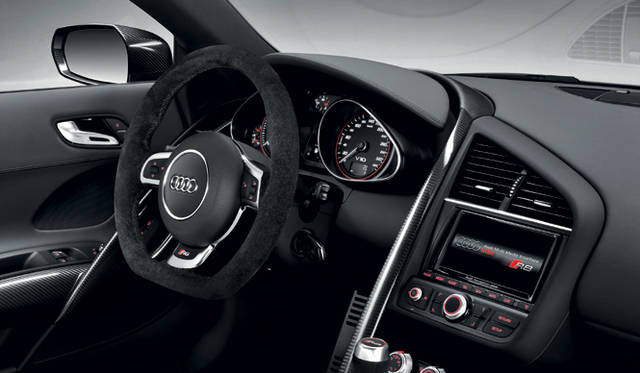 <strong>Audi R8 V10 Plus ｜アウディ R8 V10 プラス</strong>