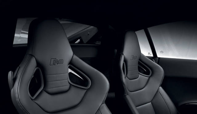 <strong>Audi R8 V10 Plus ｜アウディ R8 V10 プラス</strong>