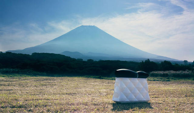 <strong>S&O DESIGN 清水久和＆岡田栄造</strong>　「髷貯金箱」 2008　岡田氏が企画し、清水氏が作品に仕上げた