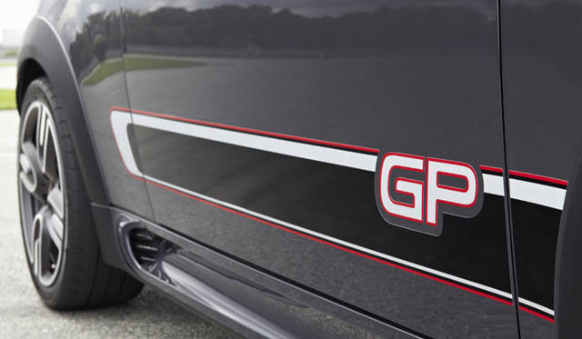 <strong>MINI John Cooper Works GP｜ミニ ジョン・クーパーワークス GP</strong>