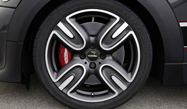 <strong>MINI John Cooper Works GP｜ミニ ジョン・クーパーワークス GP</strong>