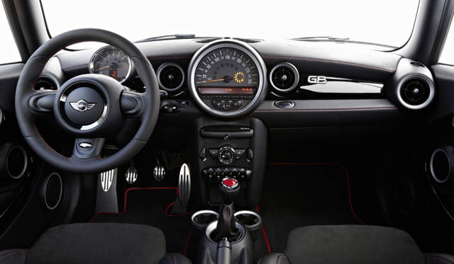 <strong>MINI John Cooper Works GP｜ミニ ジョン・クーパーワークス GP</strong>