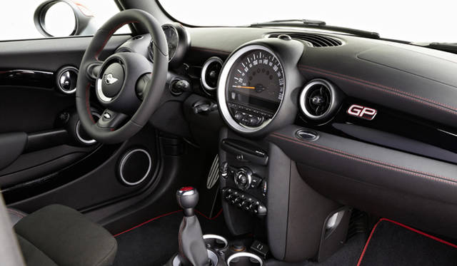 <strong>MINI John Cooper Works GP｜ミニ ジョン・クーパーワークス GP</strong>