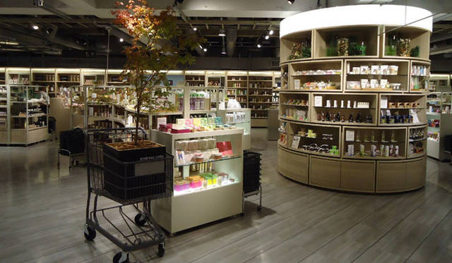 <strong>LOFT｜ロフト</strong>　2階「オーガニック＆ナチュラル」をキーワードに、原料や素材にこだわったスキンケア、ヘアケア、ボディケア商品を集積