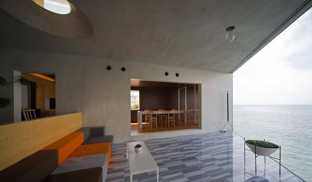 <strong>Nowhere but Sajima｜ノーウェア・バット・サジマ</strong><br />©Chiaki Yasukawa