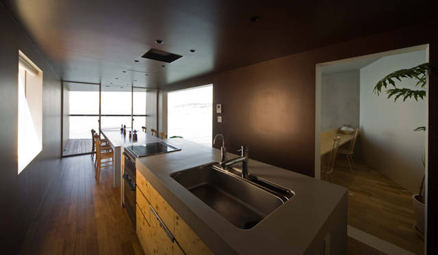 <strong>Nowhere but Sajima｜ノーウェア・バット・サジマ</strong><br />©Chiaki Yasukawa