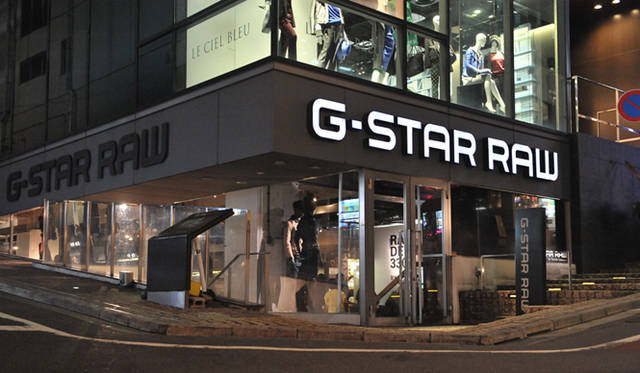 <strong>G-STAR RAW｜ジースターロゥ</strong>　ファッションディレクター、祐真朋樹氏とのコラボレーションデニムのローンチパーティがおこなわれた「G-STAR RAW STORE TOKYO」（東京・渋谷）
