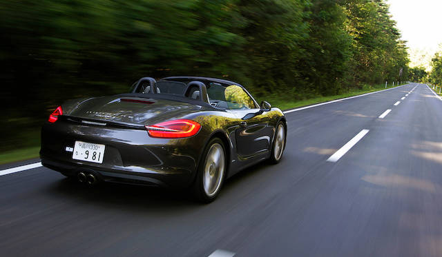 <strong>Porsche Boxster S｜ポルシェ ボクスターS</strong><br />ボディカラーはアンスラサイトブラウンメタリック（14万5,000円）