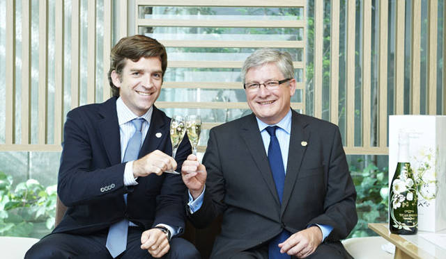 <strong>PERRIER-JOUËT｜ペリエ ジュエ</strong>　左／マーケティングディレクターのシャルル アルマン・ド・ベルネ氏、右／セラーマスターのエルヴェ・デシャン氏