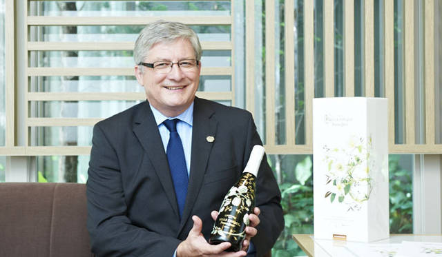 <strong>PERRIER-JOUËT｜ペリエ ジュエ</strong>　セラーマスターのエルヴェ・デシャン氏