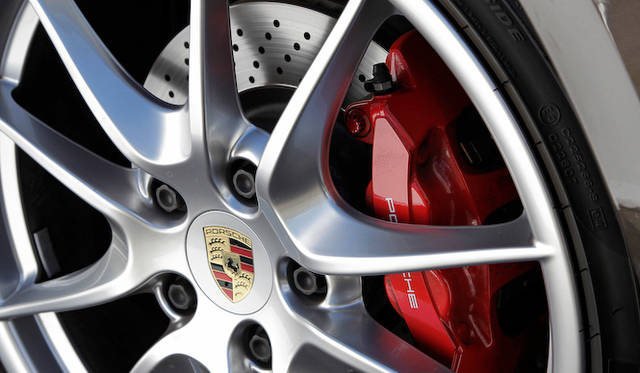 <br />ホイールセンターのカラーのエンブレムはオプション（3万円）