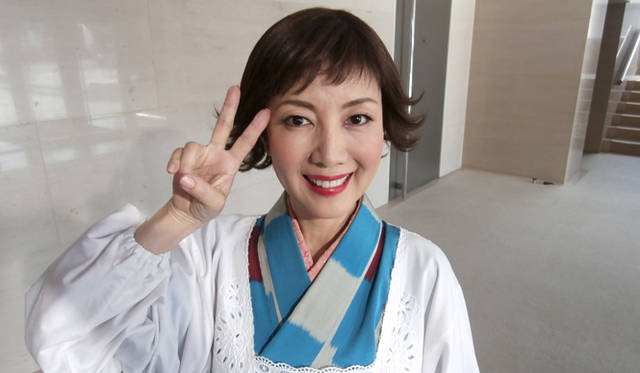 <strong>戸田恵子｜三谷幸喜による傑作一人芝居　『なにわバタフライN.V』三度目の挑戦</strong>　着物に割烹着のこの衣装も見納め？（となるか!?）