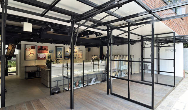 <strong>RESTIR｜リステア</strong>　1階　サーフラボ「RESTIR SURF SIDE」