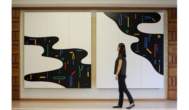 <strong>ART│『田中一光とデザインの前後左右』</strong>　「色彩流水－A」「色彩流水－B」木製パネル 大日本印刷営業ビルロビー、1987 年 撮影：吉村昌也  