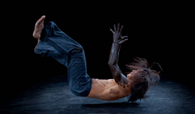 <strong>ART│ダンストリエンナーレトーキョー2012</strong>　平敷秀人　©patriciavonah.com