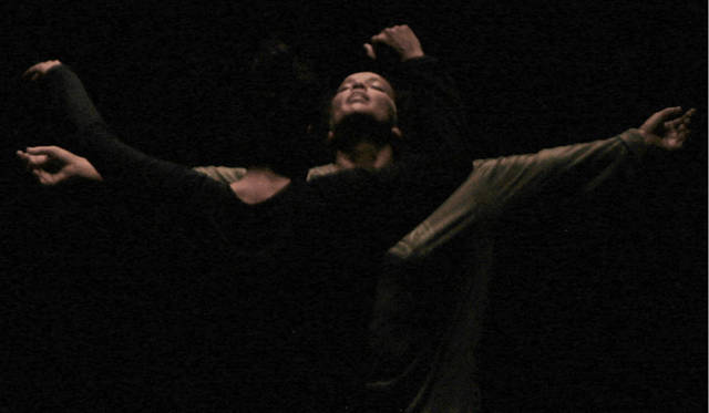 <strong>ART│ダンストリエンナーレトーキョー2012</strong>　ナセラ・ベラザ　©Antonin Pons Braley