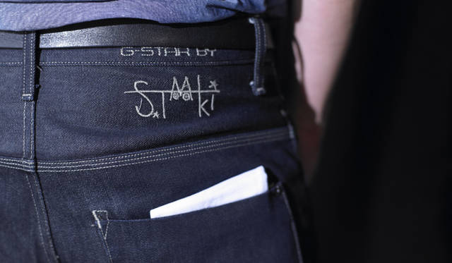 <strong>G-STAR RAW｜ジースターロゥ</strong>　祐真氏の直筆サインをもとに起こした刺繍